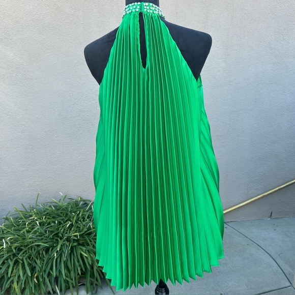 Flying Tomato Jade Embellished Halter
Neck Short Dress - Picture 5 of 10